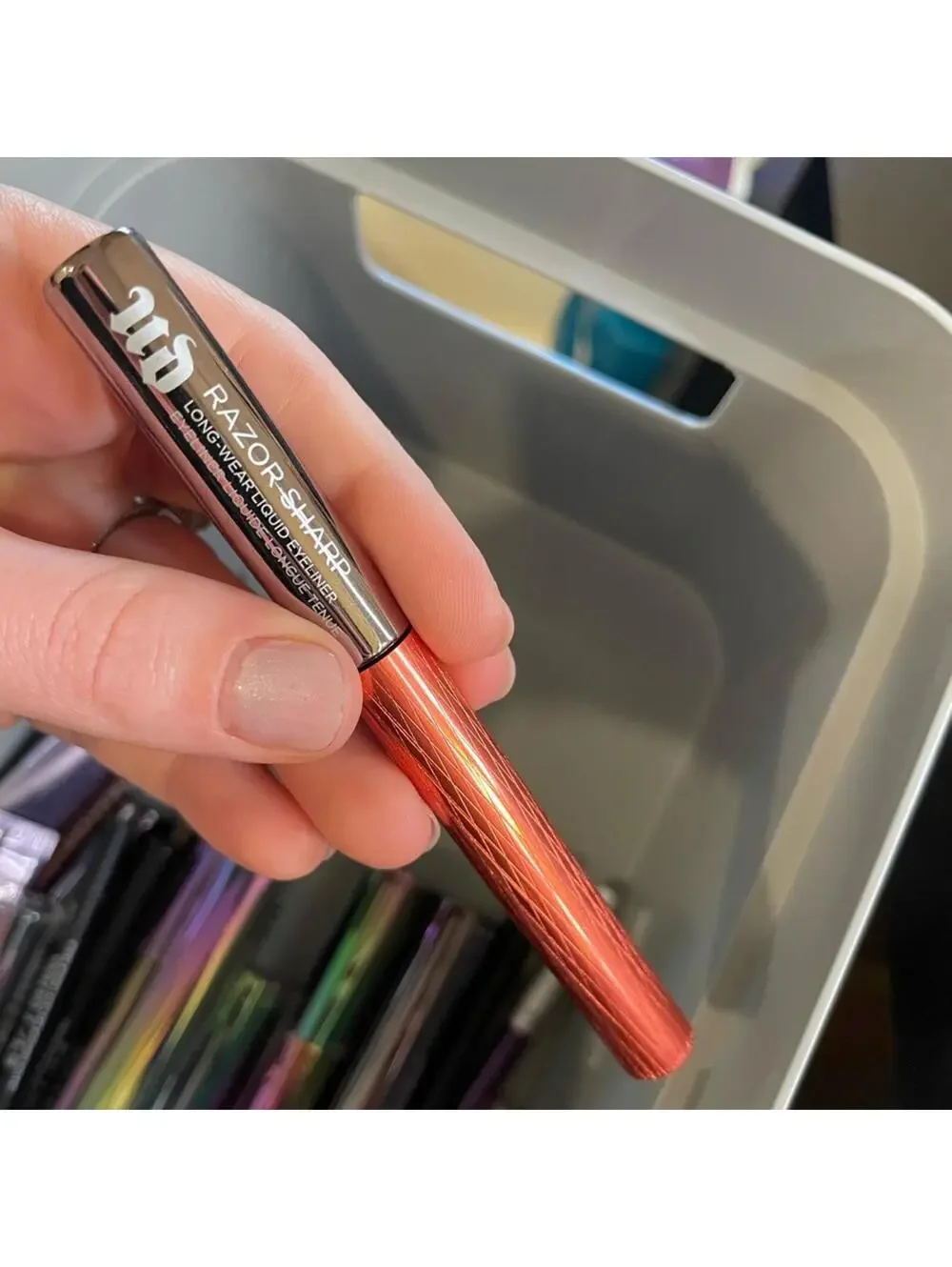 URBAN DECAY RAZOR SHARP WATER-RESISTANT LONGWEAR LIQUID EYELINER - Fireball